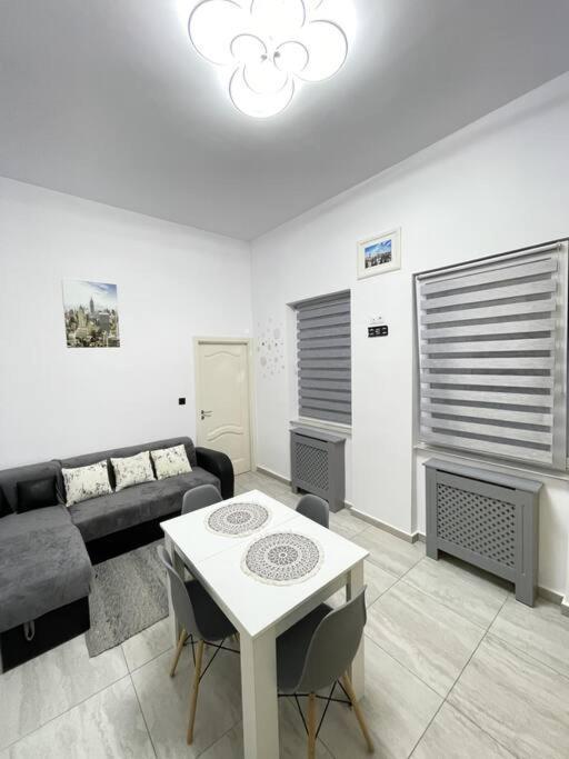 Apartament In Centrul Istoric Oradea Exterior photo