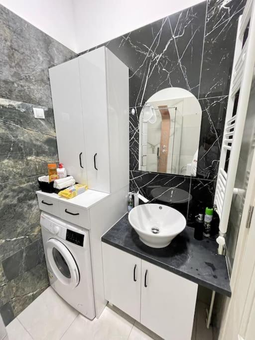 Apartament In Centrul Istoric Oradea Exterior photo
